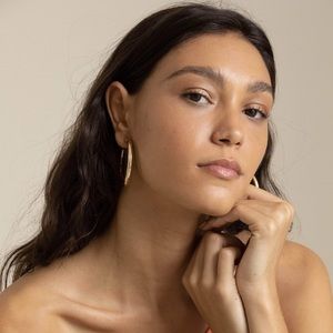 EUC Jennifer Zeuner gold hoops